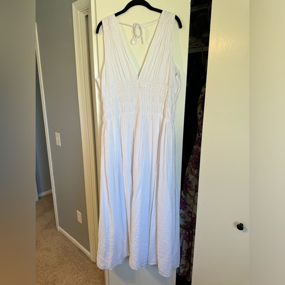 Abercrombie & Fitch Dresses & Skirts - NEVER WORN Abercrombie and Fitch dress white XXL